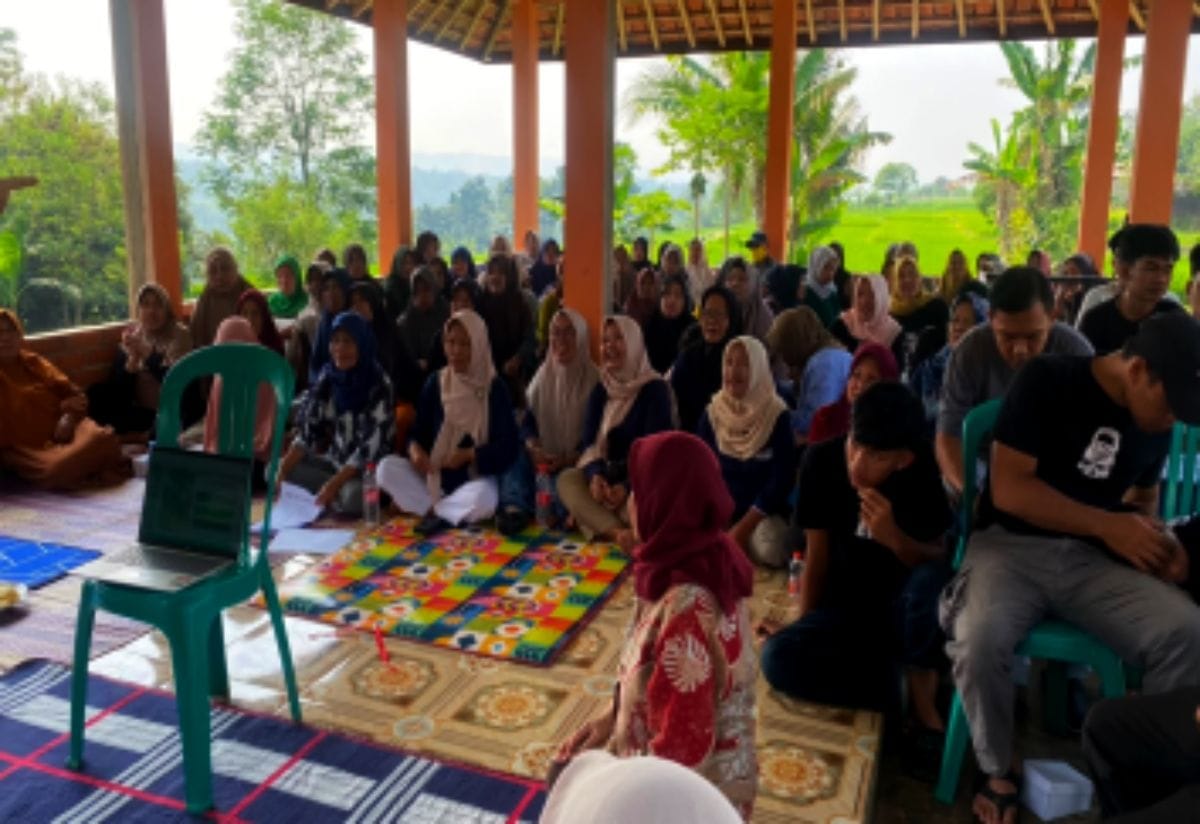 UPI dan Dinkes Subang Bimbing Teknis Keamanan Pangan Usaha Olahan Kedelai di Desa Darmaga 